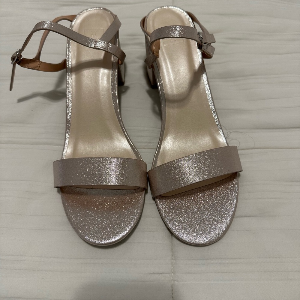 Brand new, never worn size 8 Cinde blush color low block heel shoe